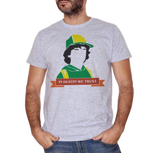 Gray T-Shirt Grigio Sport In Dustin We Trust | Ci Fidiamo Di Dustin | Stranger Things | Demogorgon Camping | Spia Blob | Choose Ur Color - FILM CucShop