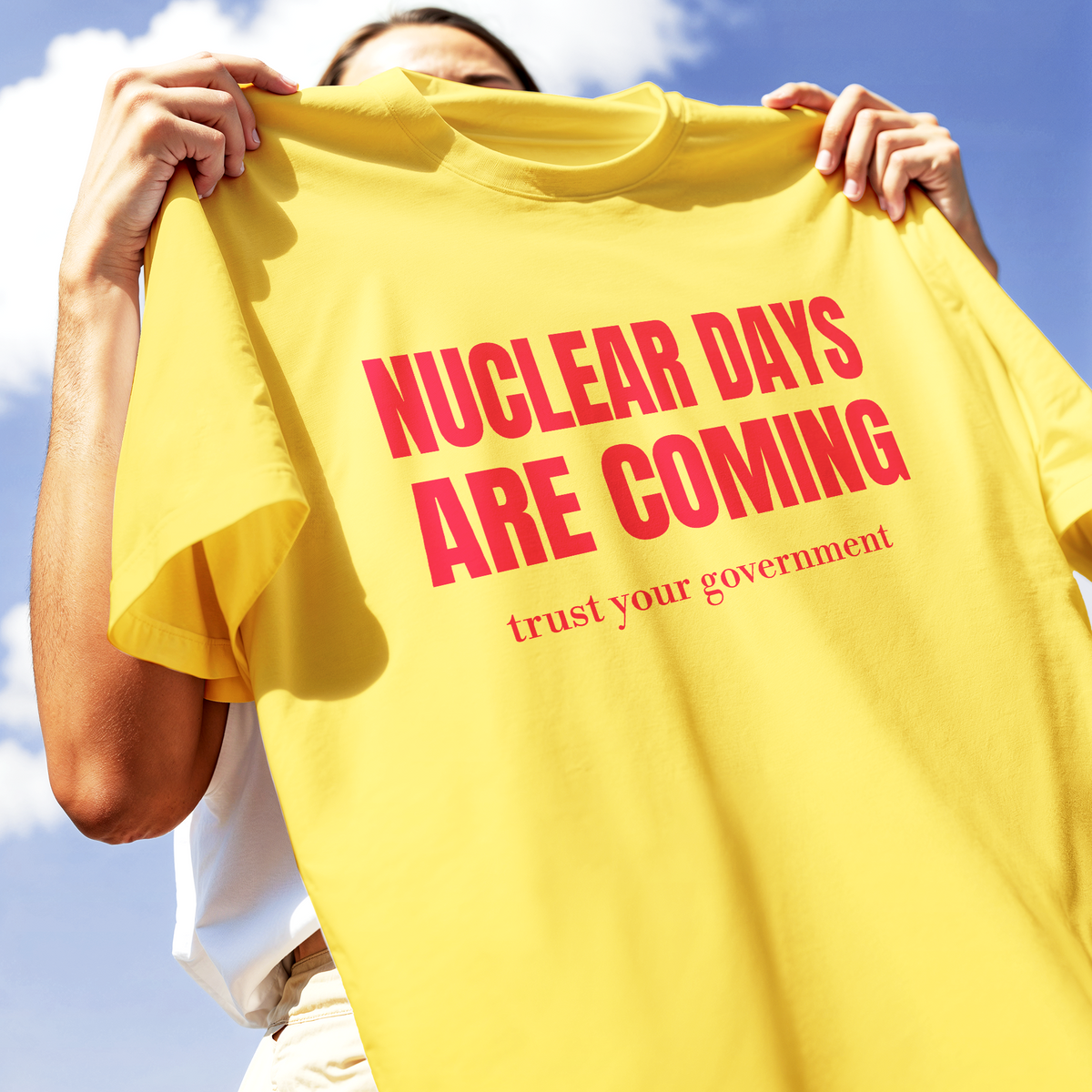 T-SHIRT CUC nuclear days are coming politica tempi bui YEL M [IMGKEY:YEL:M:2]